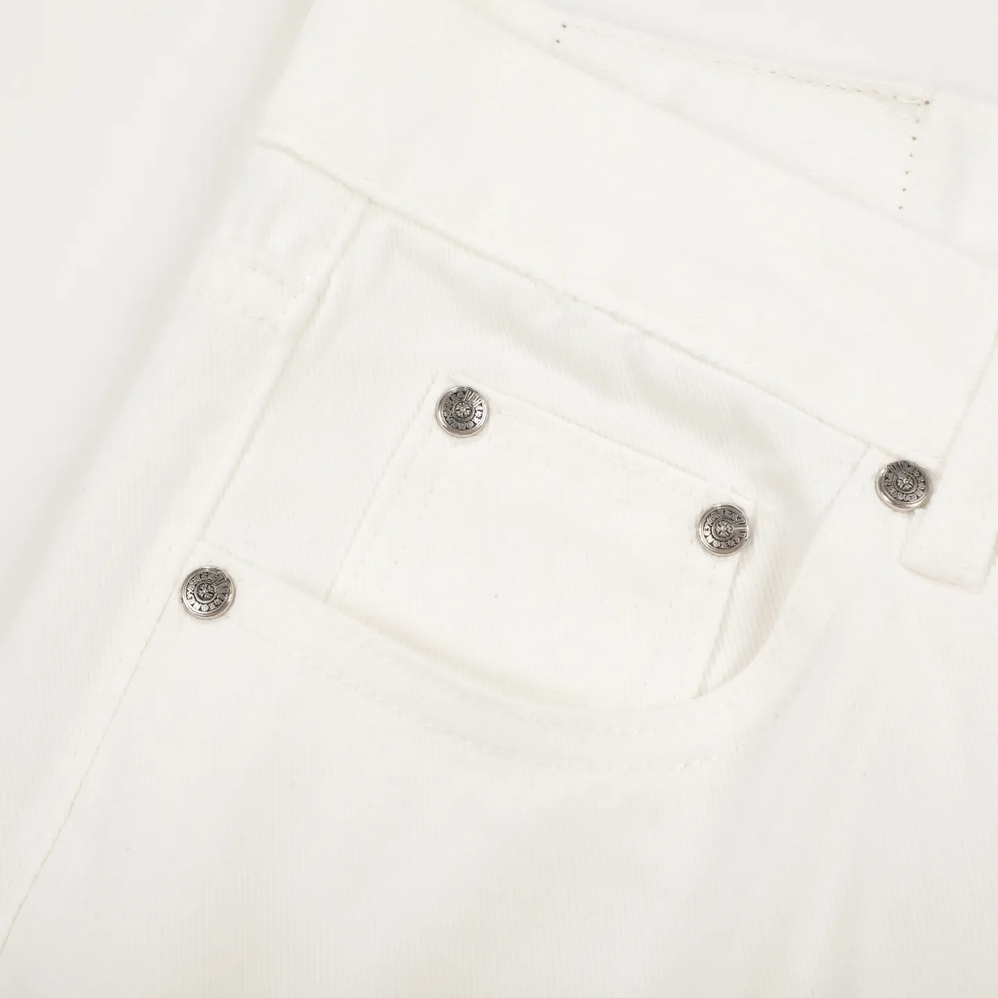 P250 Chrome Hearts CH Miami white and green limited edition cross patch leather jeans. Original purchased and printed. Really restores the ultimate texture of Vintage. Special Italian cowhide print and cut. Customized sheepskin three-layer thick line leather. The whole body is spliced in heavy water washing process. Craftsmen hand-splash ink. You can see the details. Three-dimensional cutting version. Loose and comfortable. Not picky on the figure. Makes you taller and slimmer. Factory Seiko. Original quality control. Same style for men and women. Can be matched with couples. Versatile recommendation. Necessary jeans for all seasons Color: white and green Size: S-XL (corresponding to 28-34)